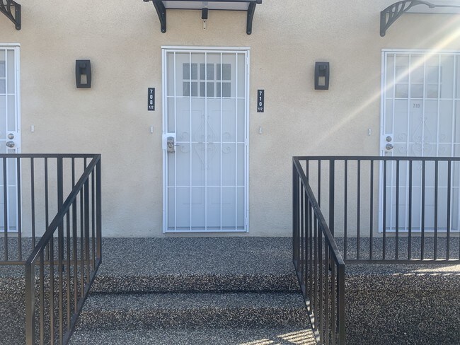 Foto del edificio - 708 W Gage Ave