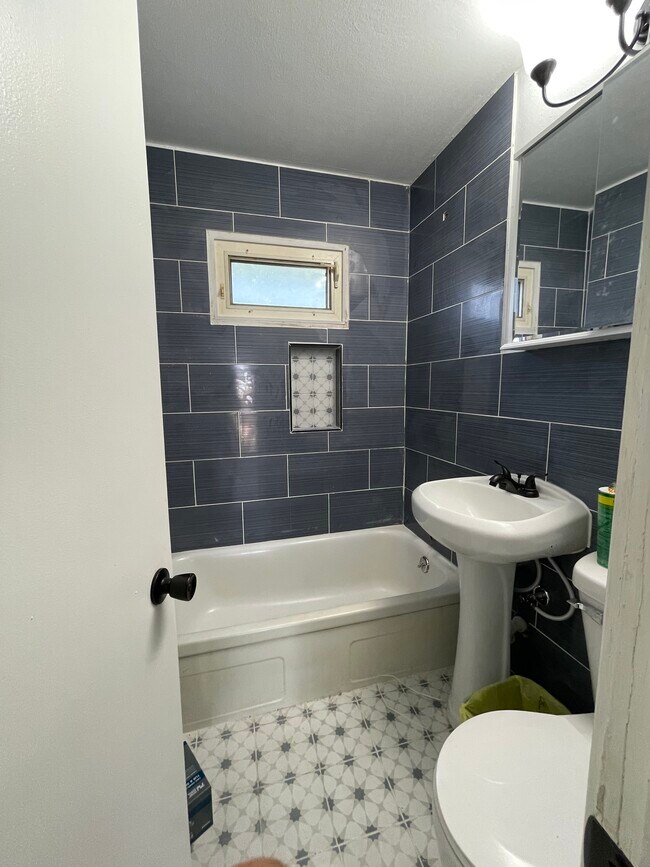 Foto del edificio - 2813 Hull Ave