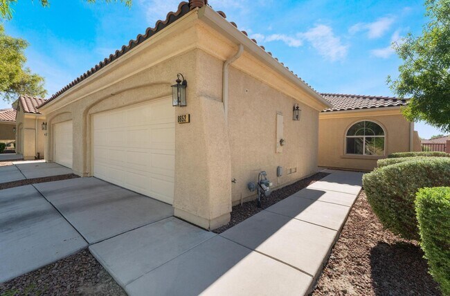 Building Photo - 8652 Deering Bay Dr