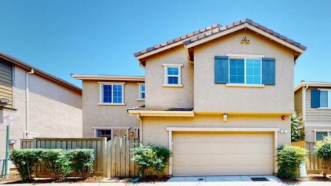 Building Photo - 39 Crystalwood Cir