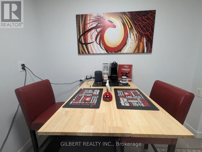 Photo du bâtiment - 362 The East Mall