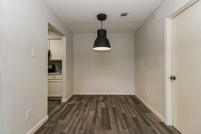 Foto del edificio - 6710 Wentworth Dr