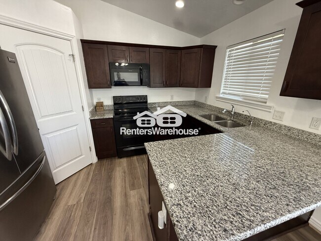 Foto del edificio - 1347 Skip St