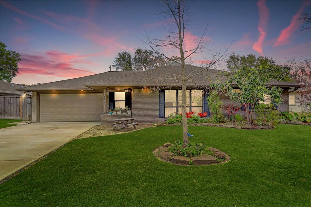 Foto principal - 5438 Briarbend Dr