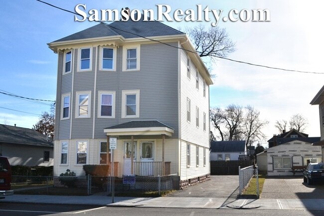 Foto del edificio - 792 Mineral Spring Ave
