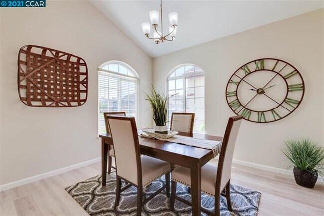 Foto del edificio - WONDERFUL SINGLE STORY DISCOVERY BAY CUL DE SAC LOCATION! COMPLETELY REMODELED HOME!!