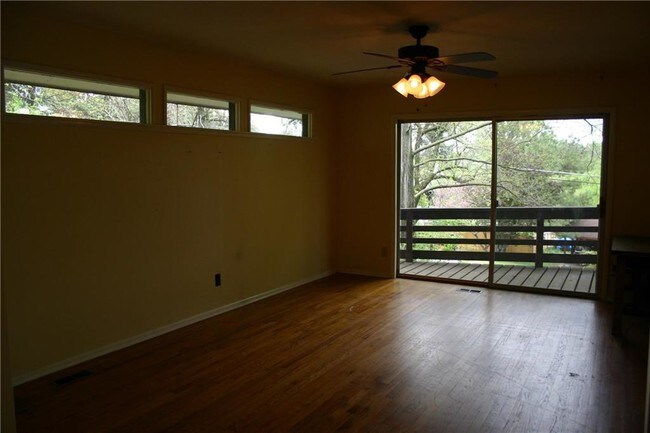 Foto del edificio - 1333 N Edgehill Dr