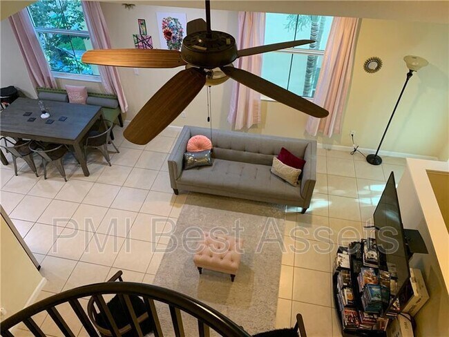 Building Photo - 2967 St Thomas Dr