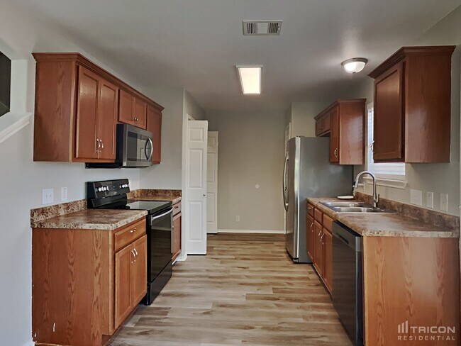 Building Photo - 18521 Mammoth Cave Blvd