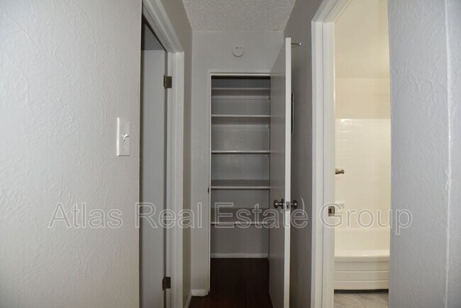 Building Photo - 1430 N Moline St