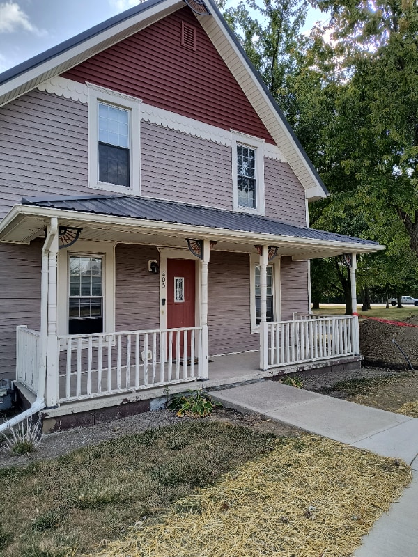 Primary Photo - 205 W Mechanic St