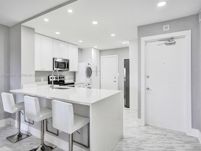 Building Photo - 6000 N Ocean Blvd