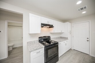 Building Photo - 5040 Mallow St