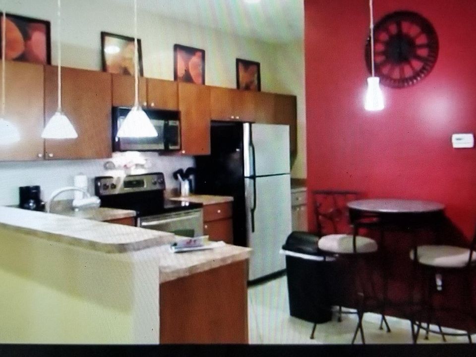 Fully Furnished - 104 Poplar Hill Ave