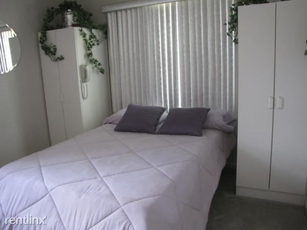 Foto del edificio - 9560 Greenview Ave