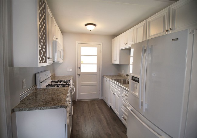 Building Photo - 75 Kearsarge St