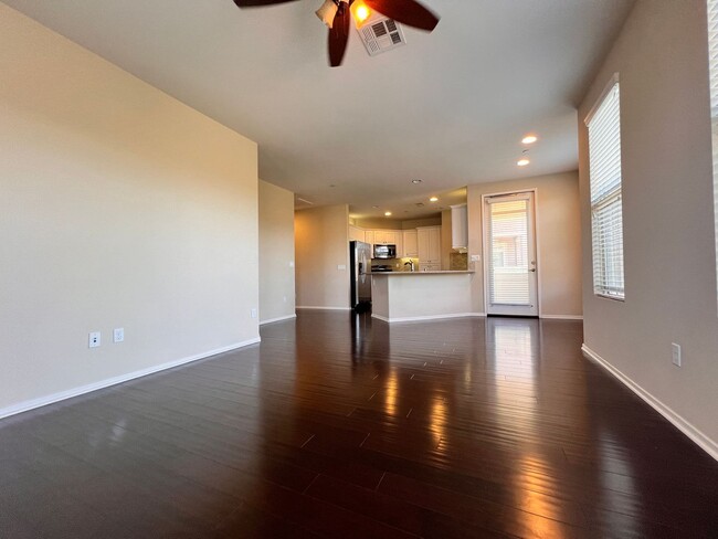 Building Photo - Sorrento Valley Second Story Corner Unit 3...