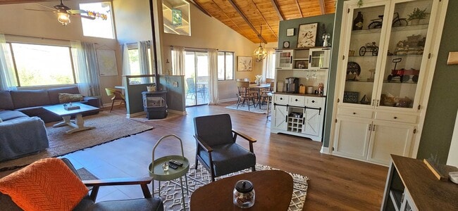 Building Photo - 37 Oak Pl