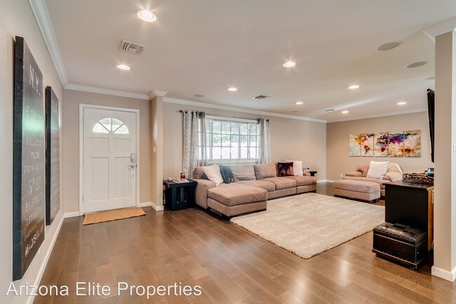 Building Photo - 5209 N Woodmere Fairway