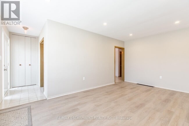 Building Photo - 249 W 33rd St