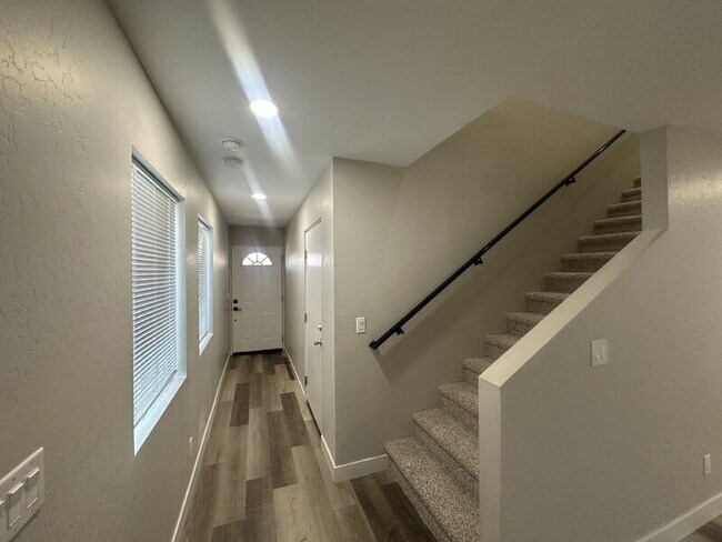 Foto del edificio - 2526 E Broadway Rd