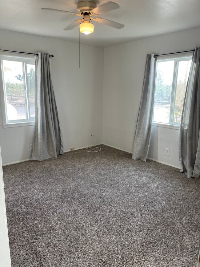 Foto del edificio - Available Now!