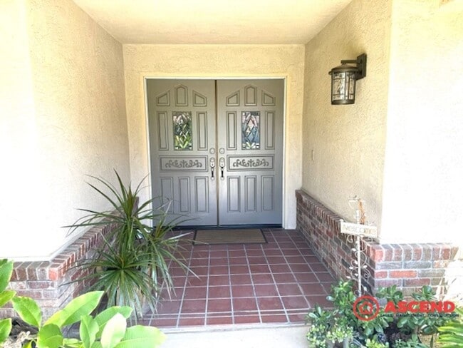 Foto del edificio - FULLY FURNISHED, Beautiful Home Located In...