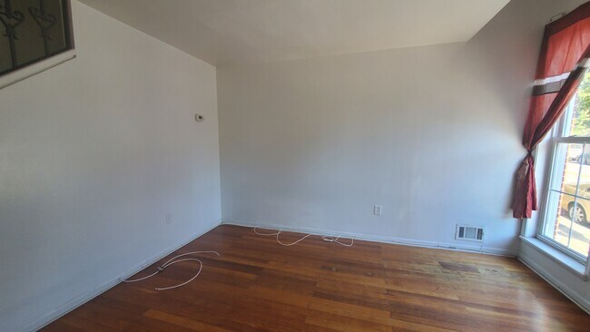 Front parlor/living room - 922 W Lombard St