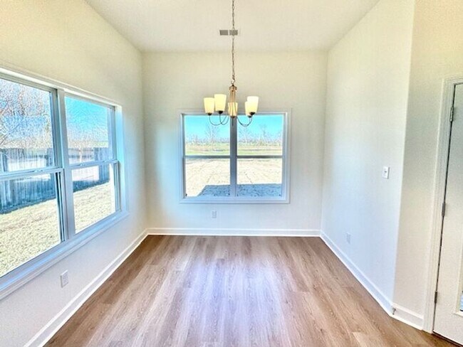 Foto del edificio - Move In Special! Now Leasing 5BR/3 Bath Home - Somerville.