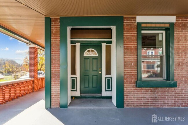 Building Photo - 786 S Main St