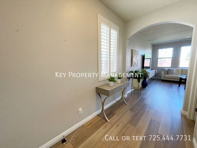 Foto del edificio - MODERN 3 BED 2.5 BATH 2 STORY HOME LOCATED...