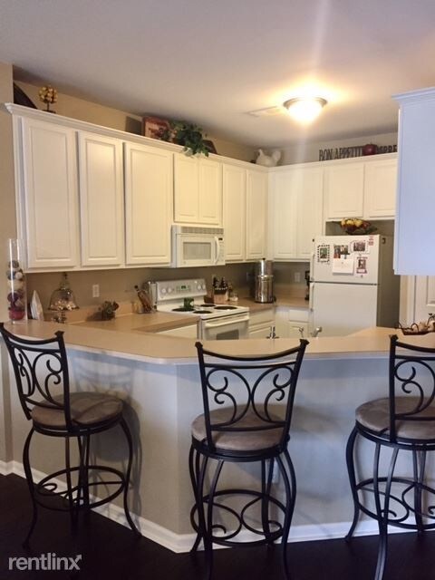Primary Photo - 43489 Pendleton Cir