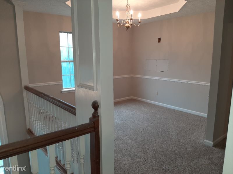 Building Photo - 4 br, 3 bath House - Chapel hill near publix
