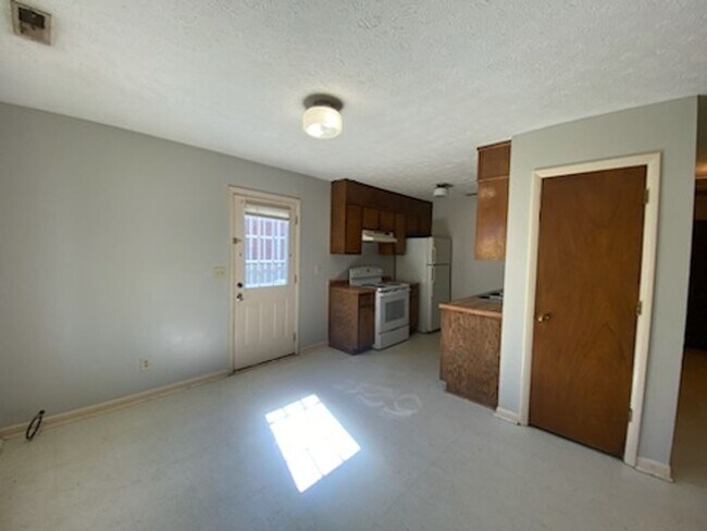 Building Photo - 1966 Glenwick Dr