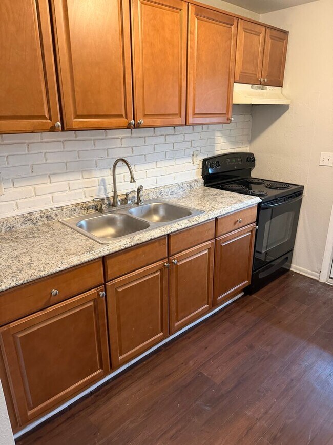 Building Photo - Charming 2-Bedroom, 1-Bath Home with Great Outdoor Spaces!