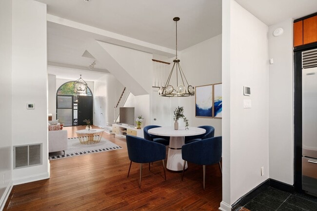 Incredible Rittenhouse Home - Incredible Rittenhouse Home