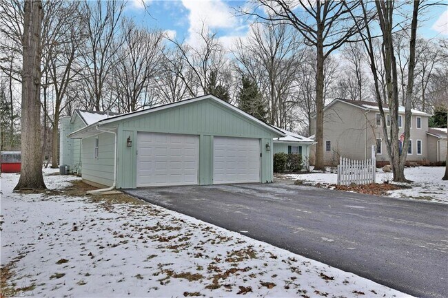 Foto del edificio - 242 Old Oak Dr