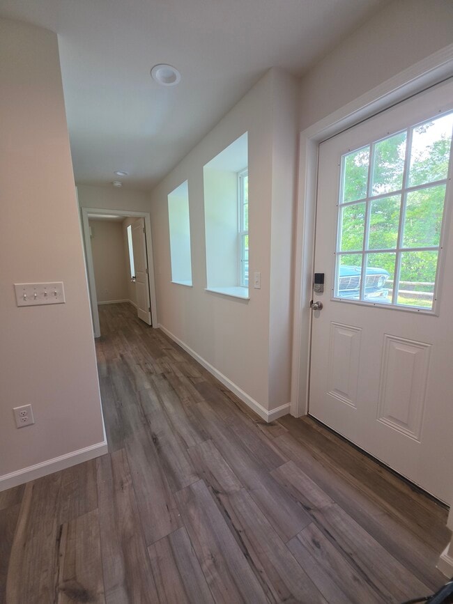 Building Photo - 325 Brenda Dr