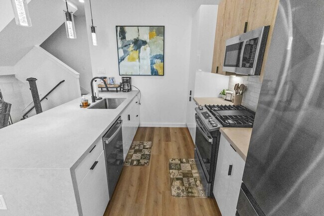 Building Photo - 6742 Peerless St