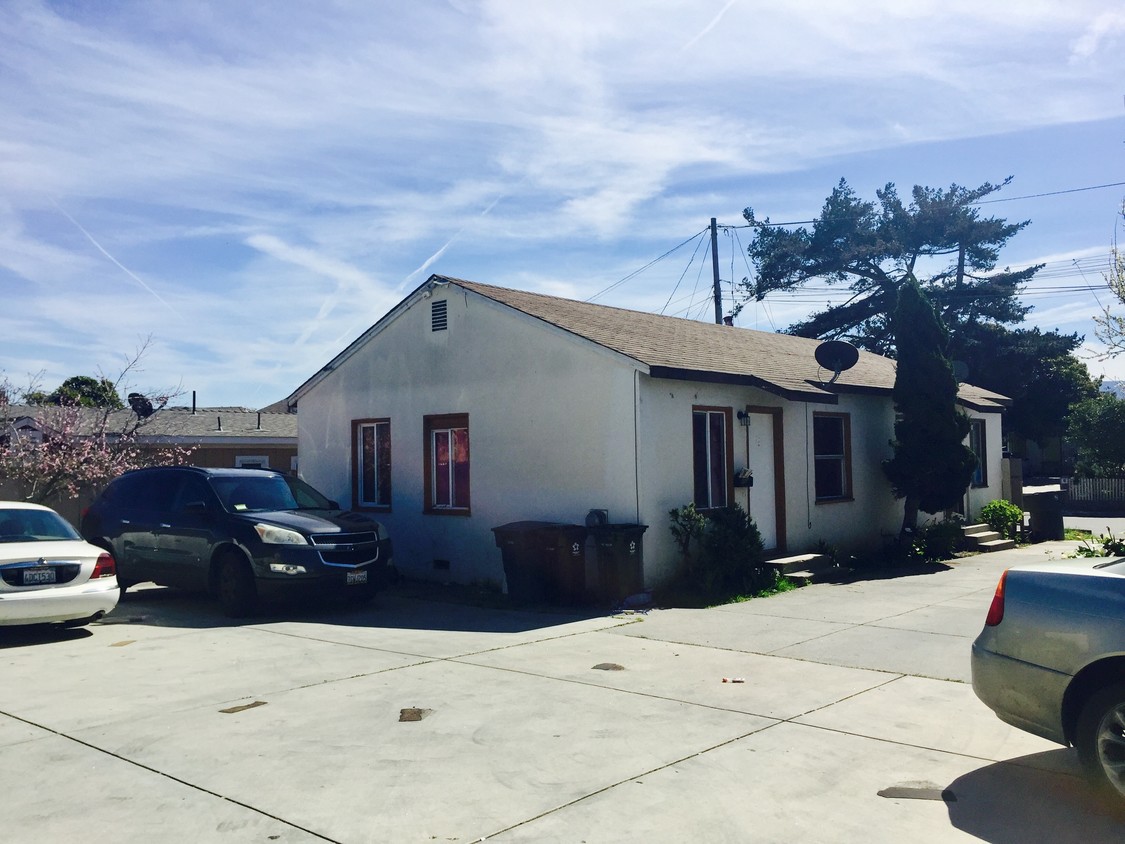 Building Photo - 126 N Filice St