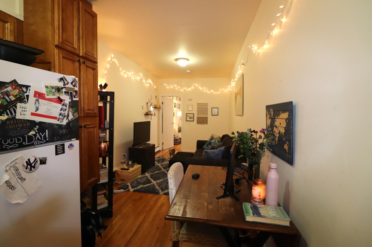 Foto principal - 208 Adams St