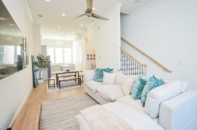 Foto del edificio - 6125 Cottage Grove Lake Dr