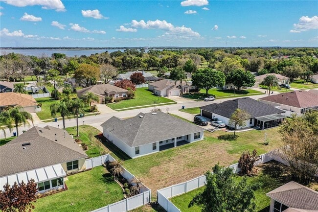 Foto del edificio - 233 Towhee Rd