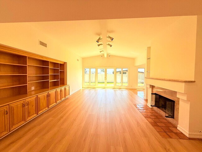 Foto del edificio - Fantastic Single Story 3 bed - 3 bath with backyard in Malibu - Topanga Beach Area