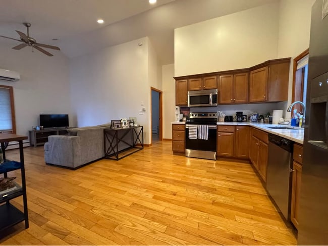 Building Photo - 18 Old Hollis Rd