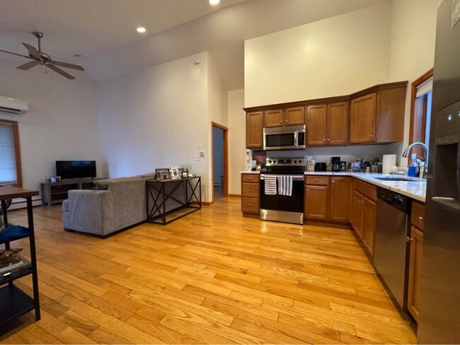 Foto del edificio - 18 Old Hollis Rd