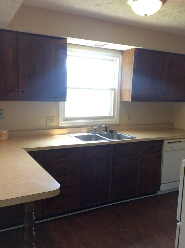 Foto del edificio - Available August 18th, 2026!