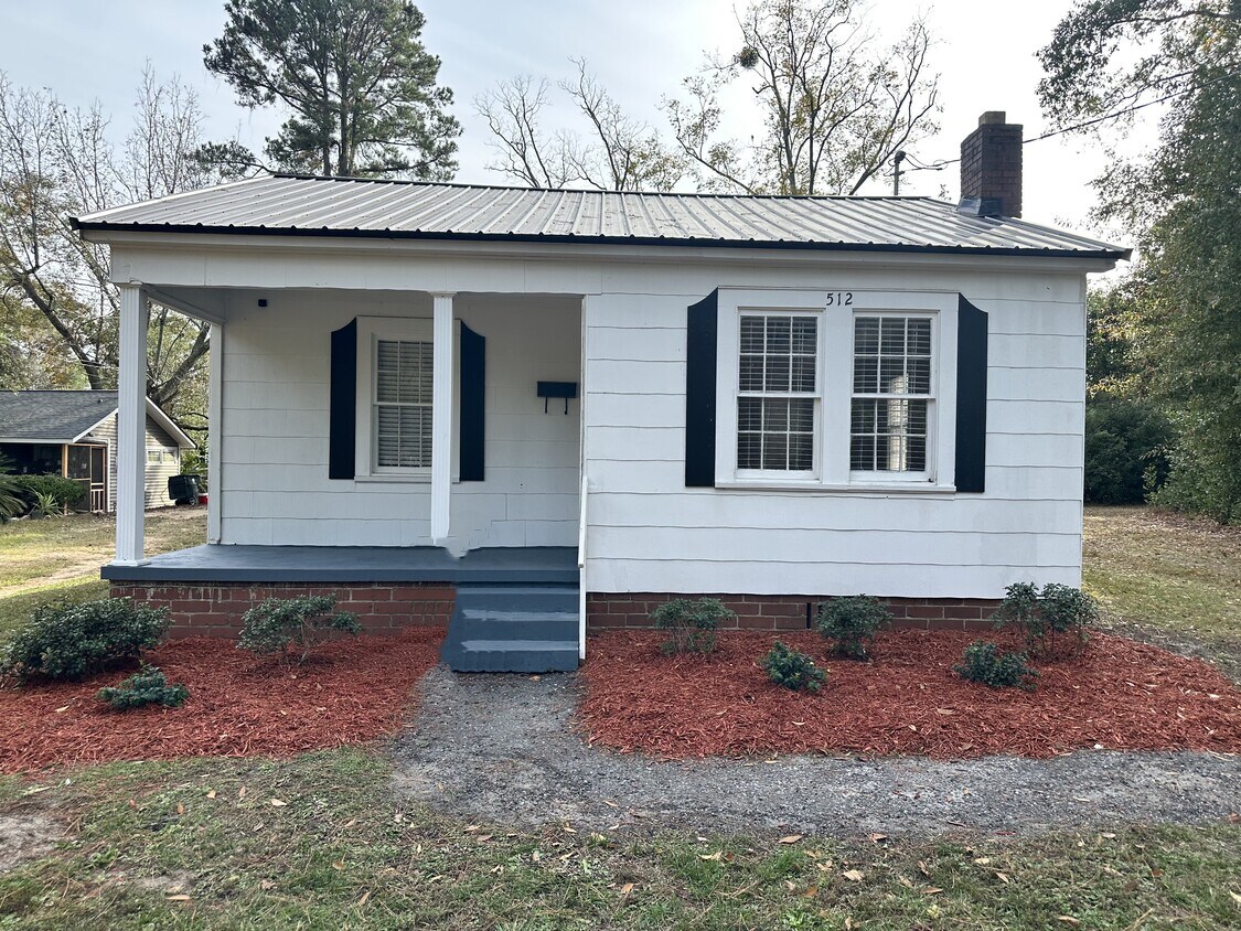 Foto principal - 512 Gordon St E