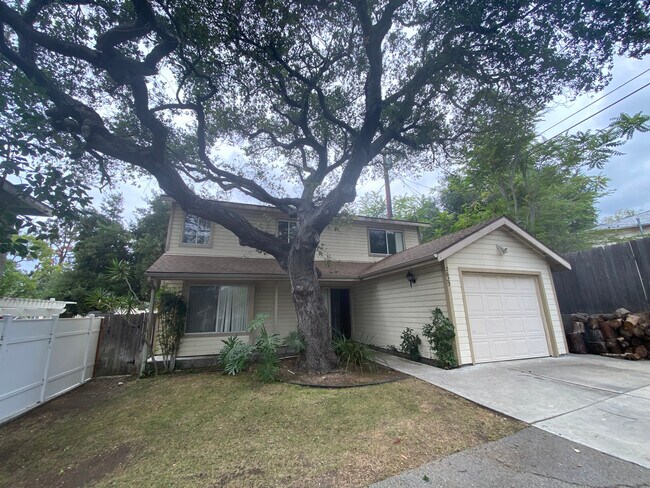 Building Photo - 2629 Altura Ave