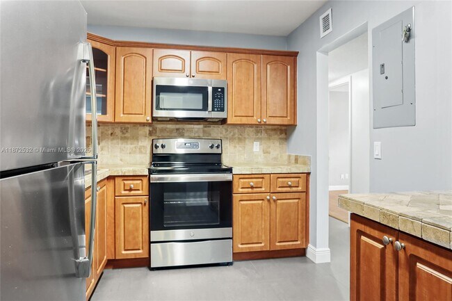 Building Photo - 13720 SW 90th Ave